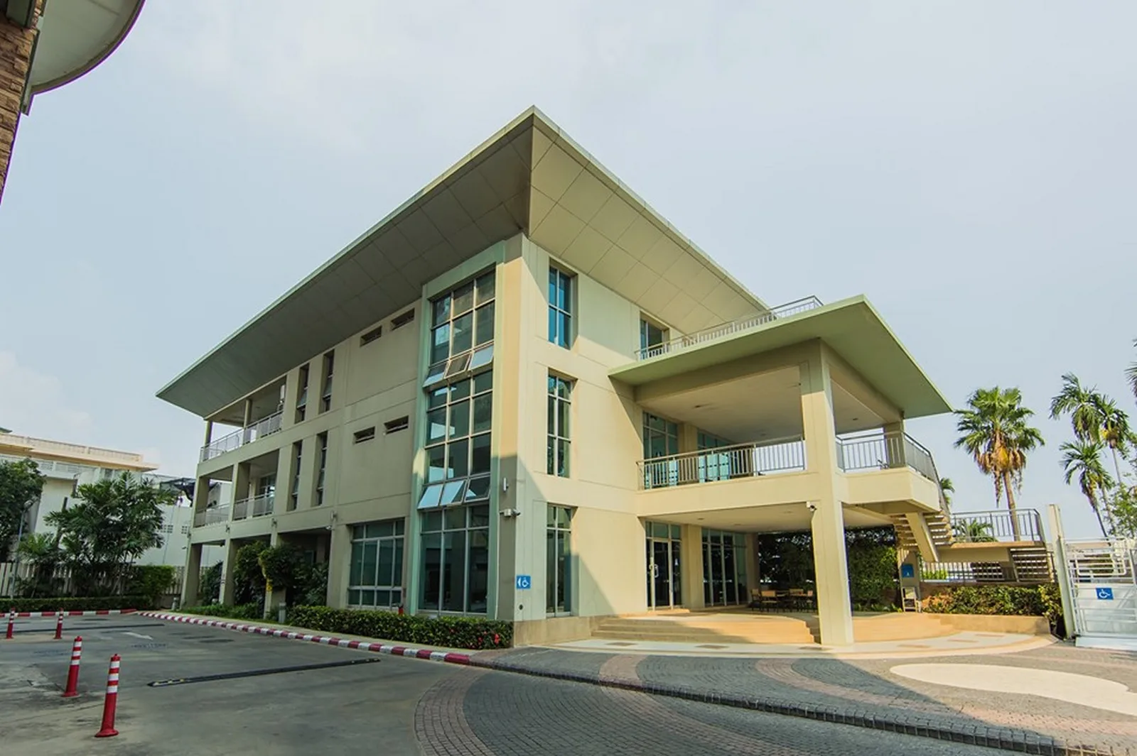 Lumpini Place Narathiwas - Chaopraya — photo 13
