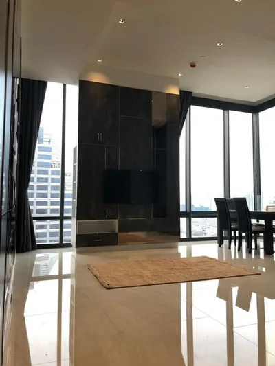 Ashton Silom