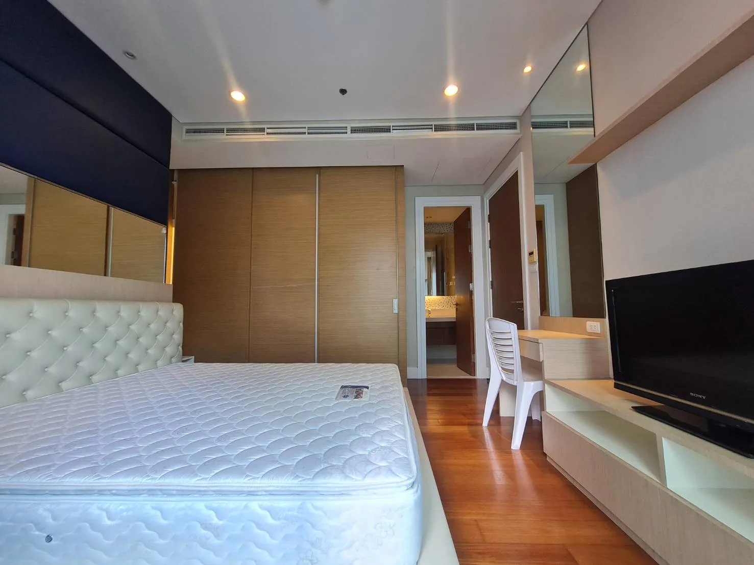 Bright Sukhumvit 24 — photo 15