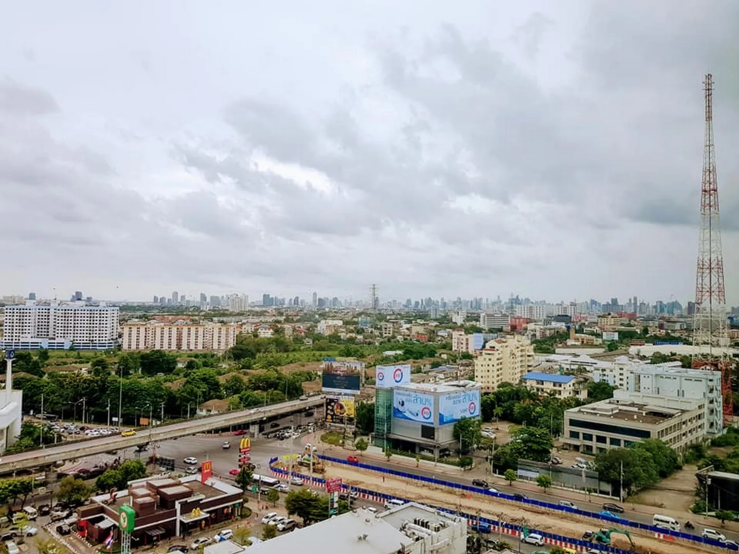 Lumpini Place Srinakarin - Huamak Station — photo 11