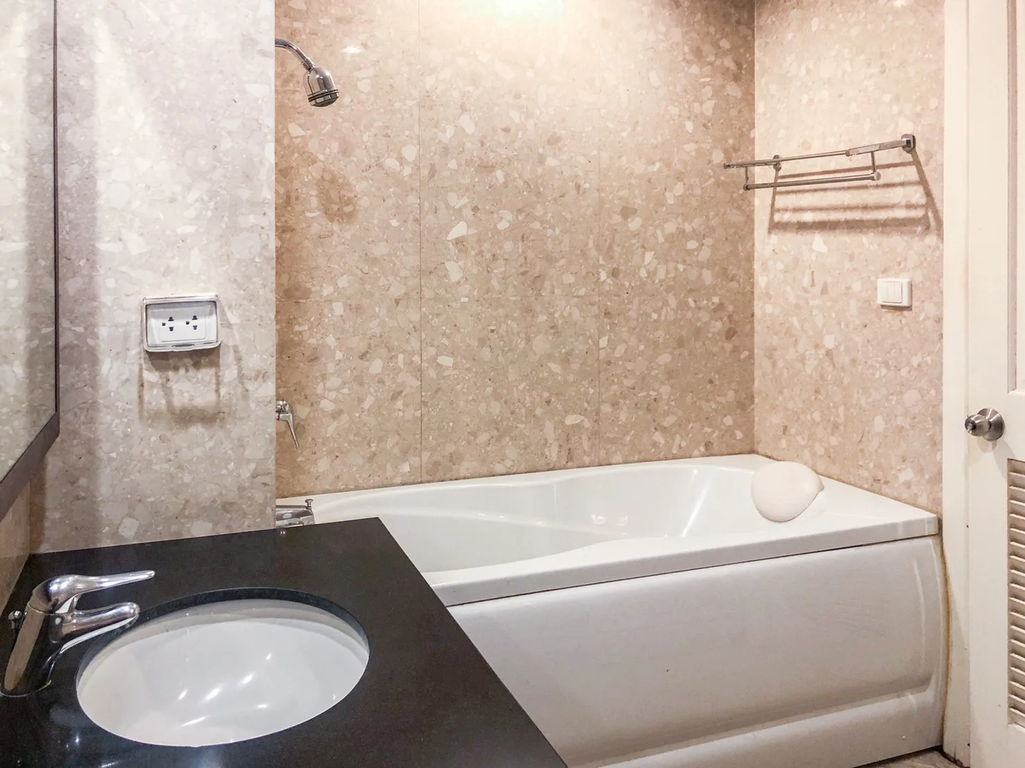 Wattana Suite — photo 9