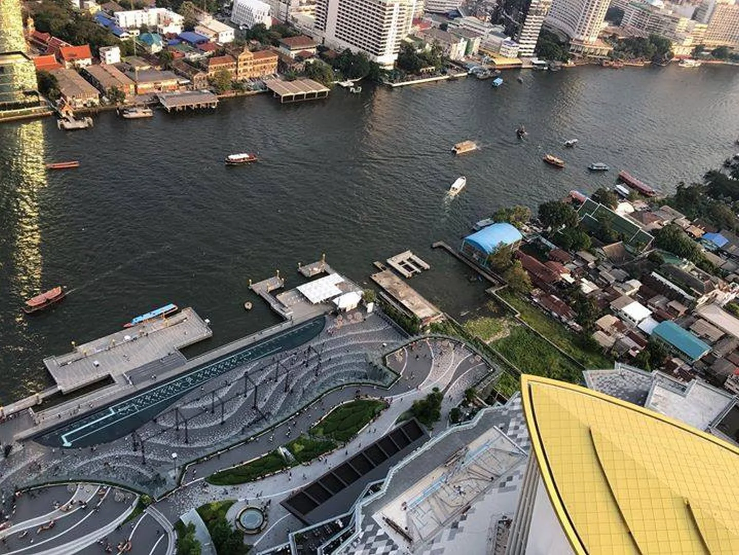 Magnolias Waterfront Residences — photo 16
