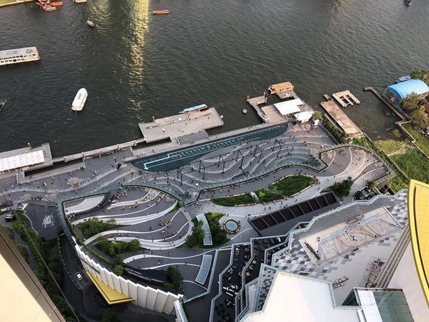 Magnolias Waterfront Residences — photo 4