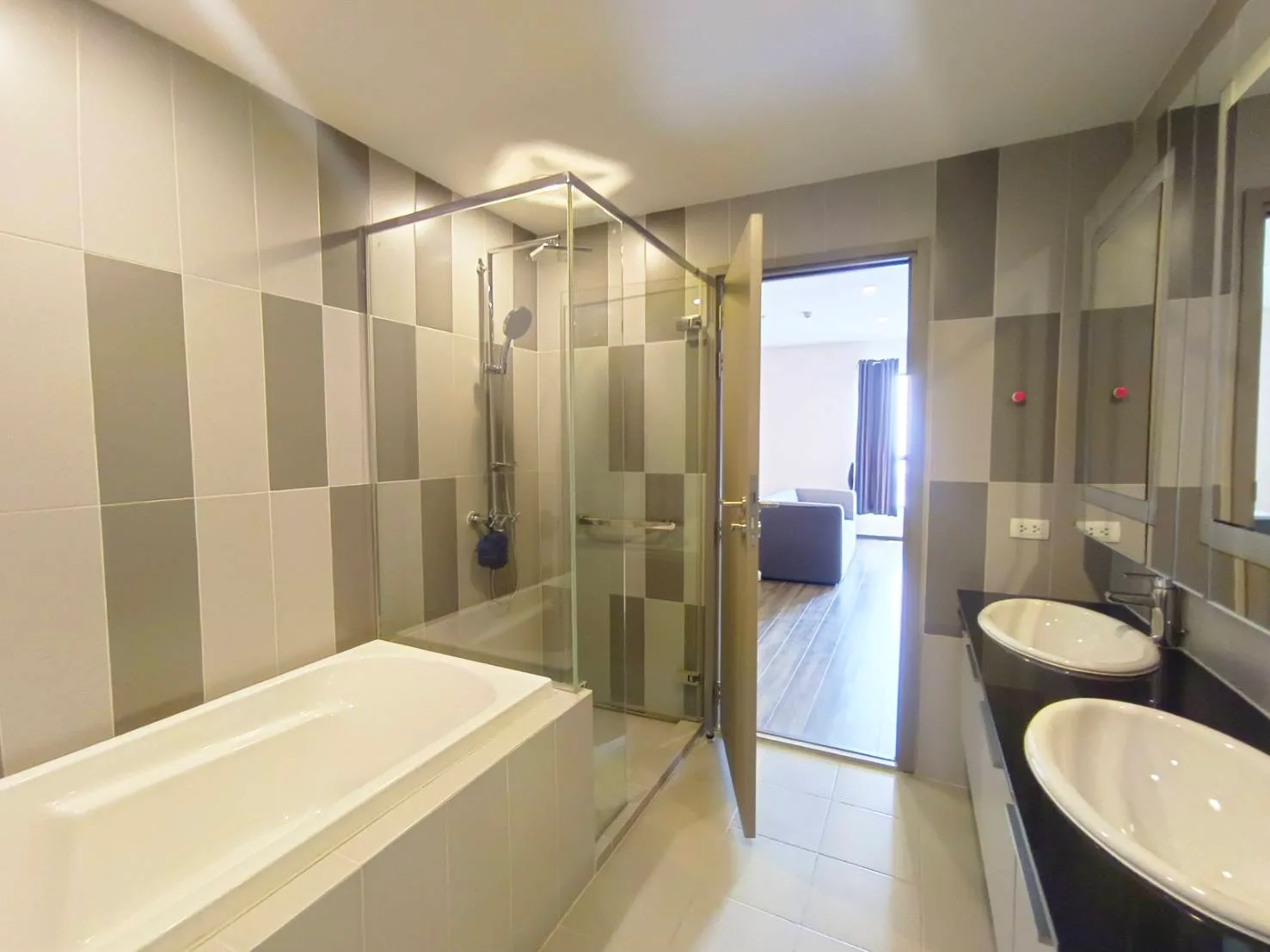 Teal Sathorn-taksin — photo 13