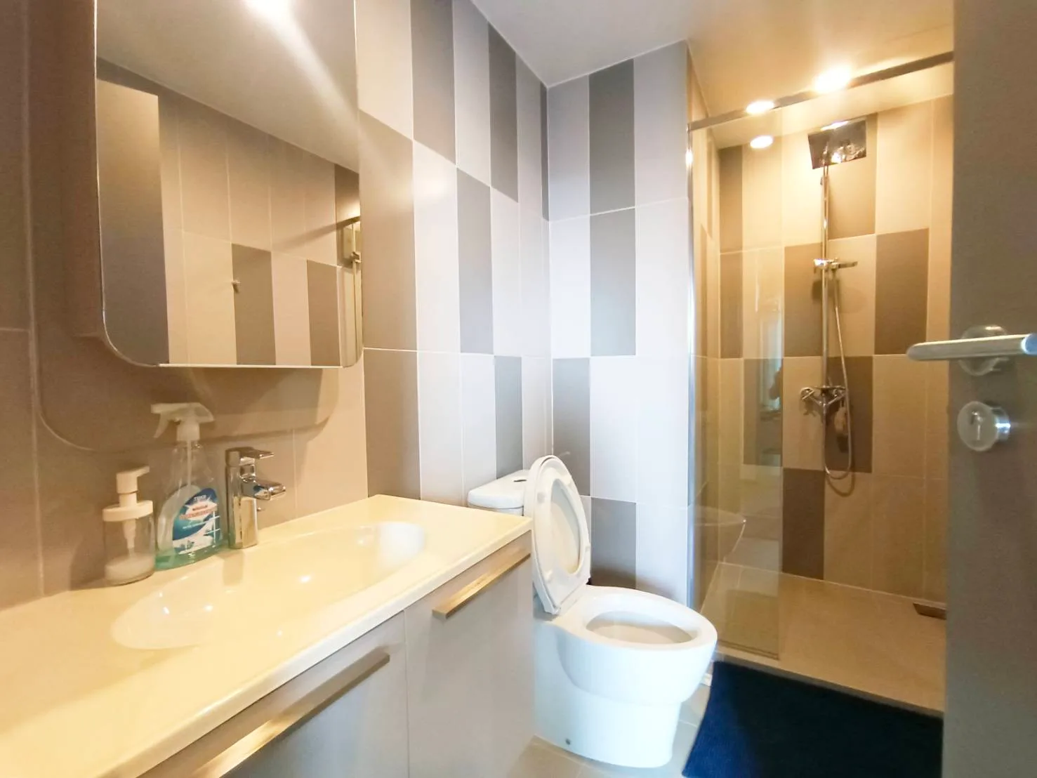 Teal Sathorn-taksin — photo 16