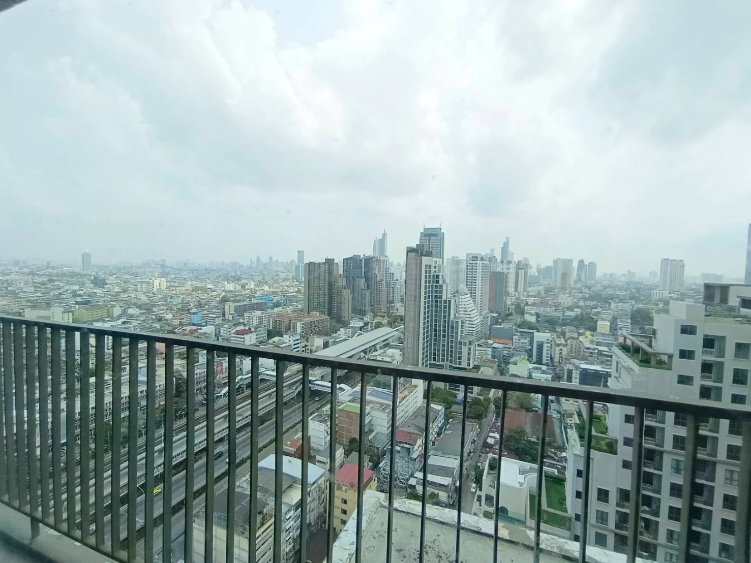 Teal Sathorn-taksin — photo 17