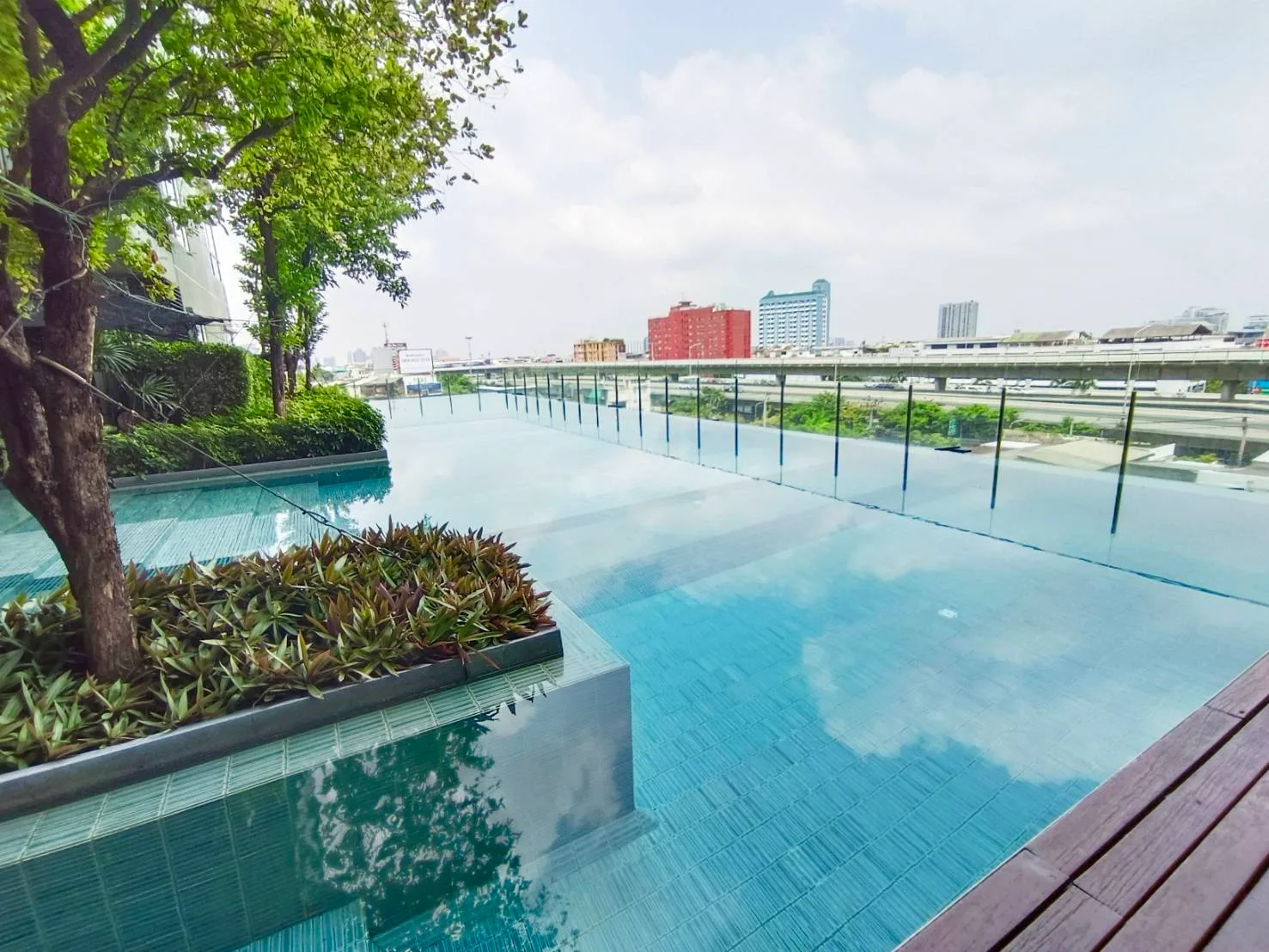 Teal Sathorn-taksin — photo 18