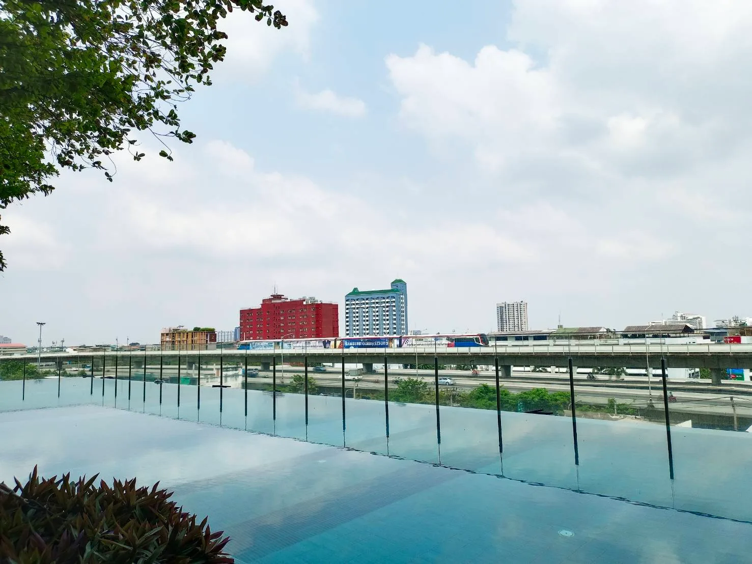 Teal Sathorn-taksin — photo 19