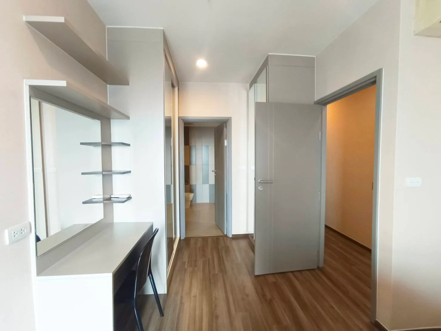 Teal Sathorn-taksin — photo 10