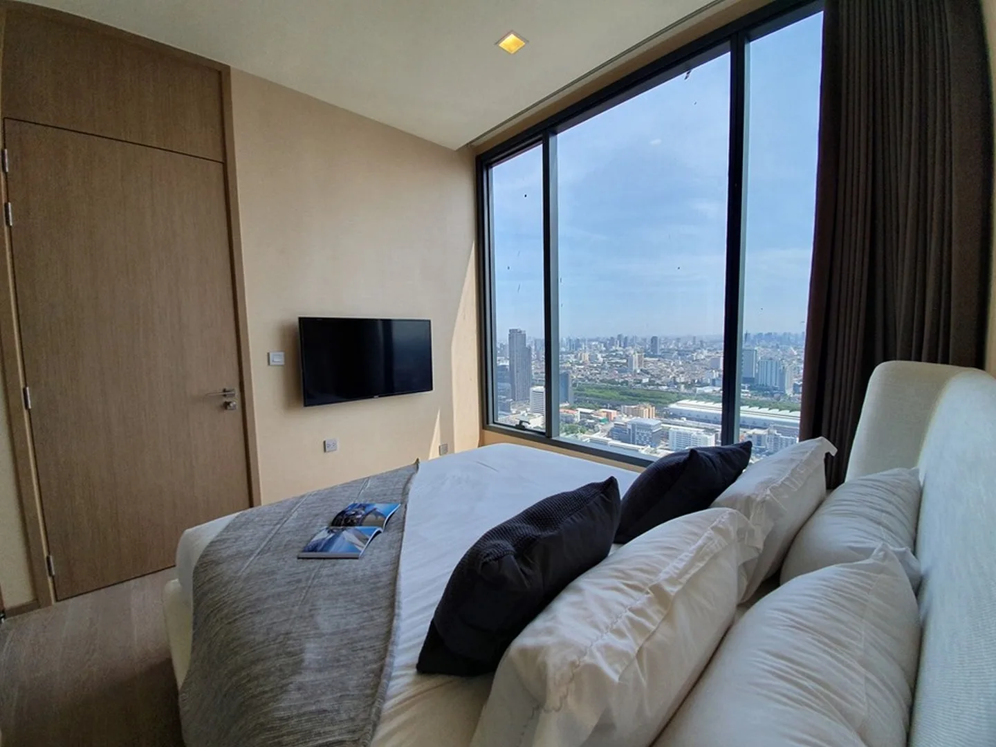 The Esse Asoke — photo 2
