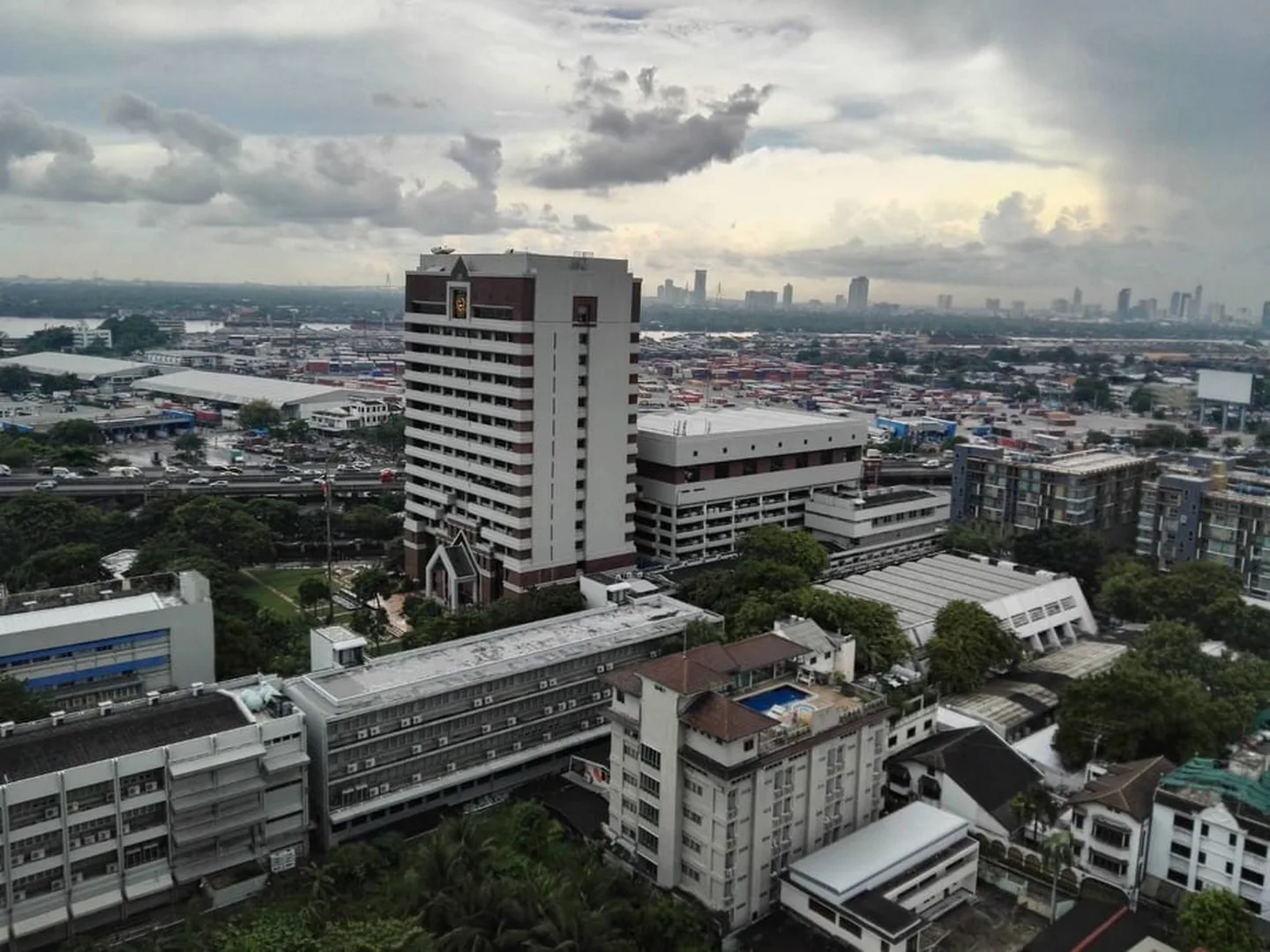 Lumpini Place Rama 4 - Kluaynamthai — photo 4