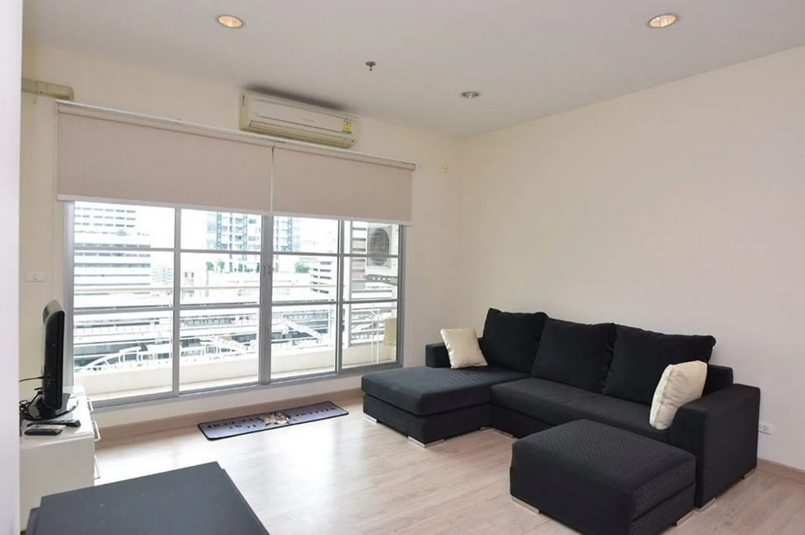 Baan Klang Krung Siam - Pathumwan — photo 1