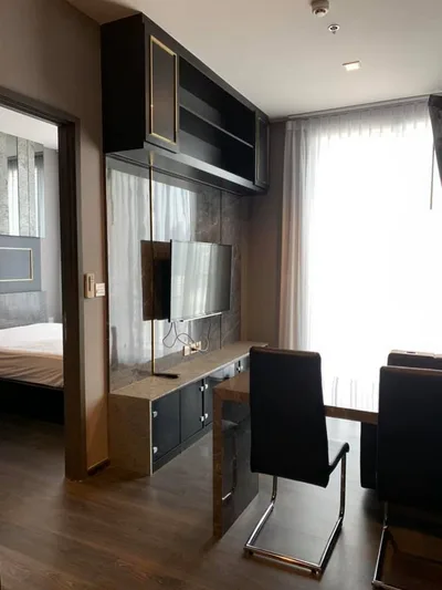 Edge Sukhumvit 23