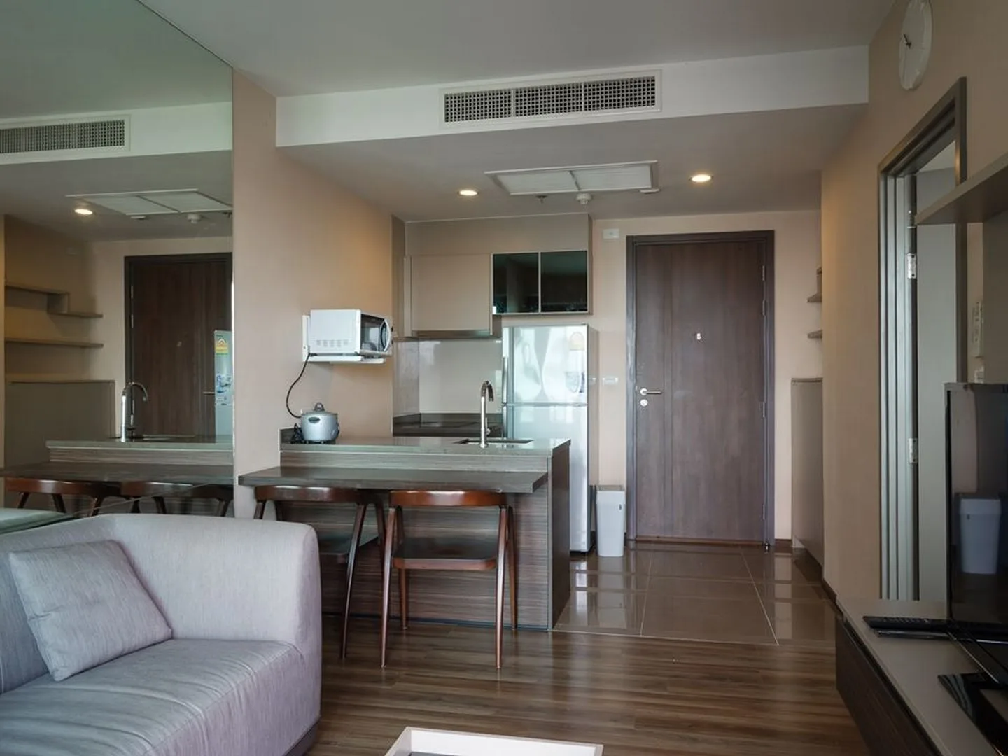 Teal Sathorn-taksin — photo 2