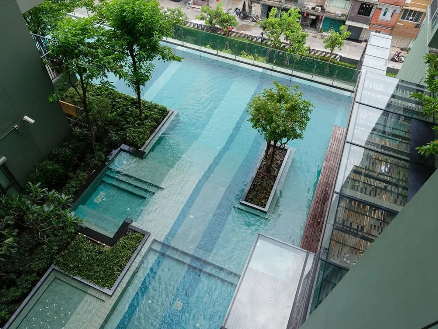 Teal Sathorn-taksin — photo 11