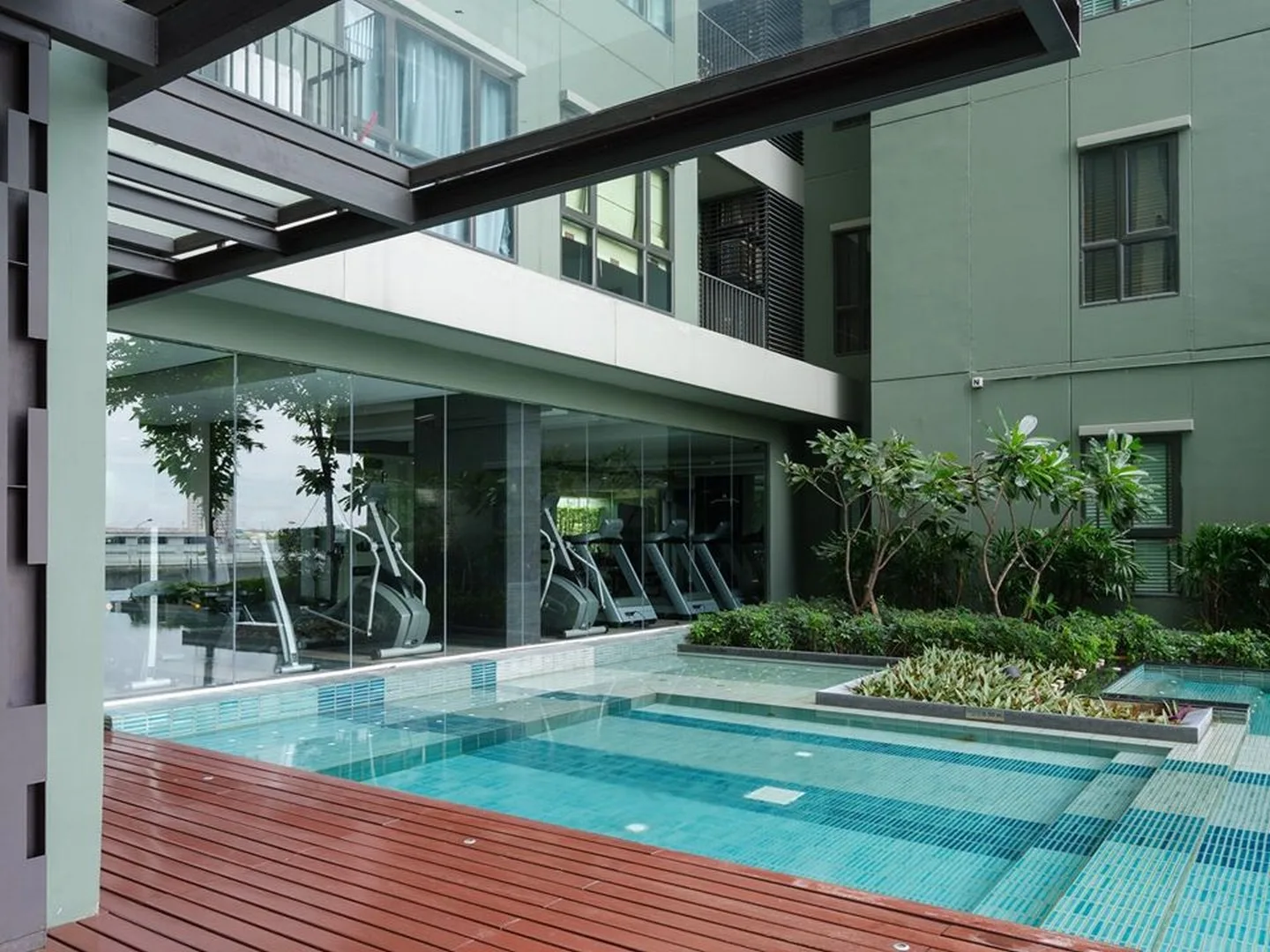 Teal Sathorn-taksin — photo 12