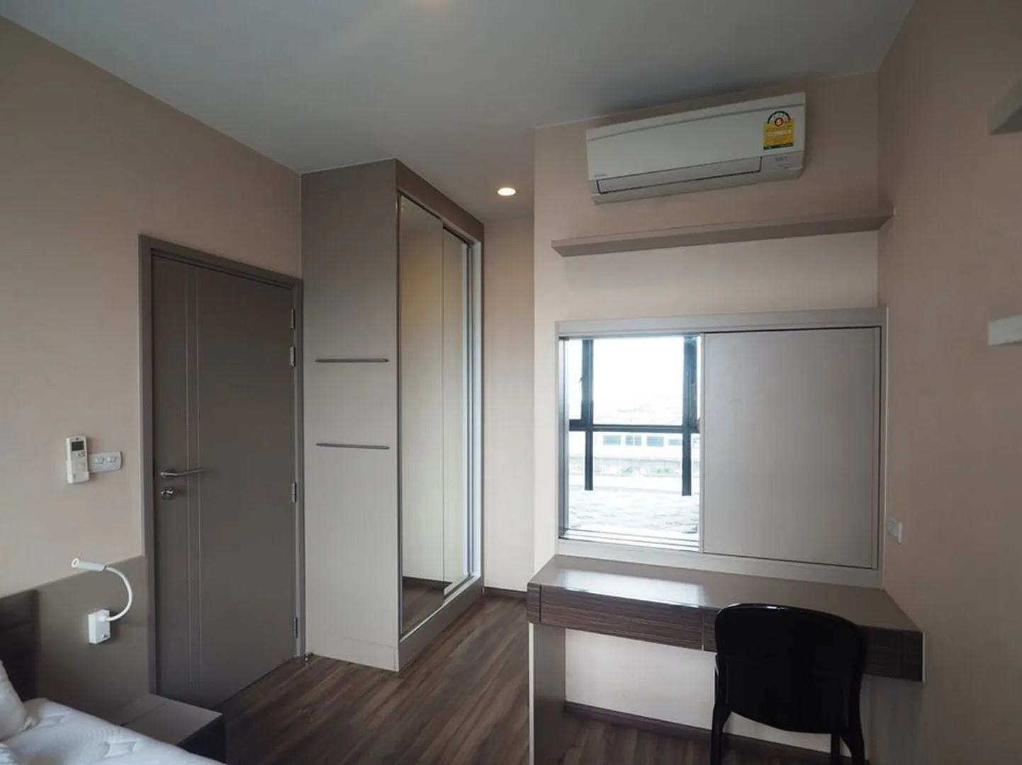 Teal Sathorn-taksin — photo 3