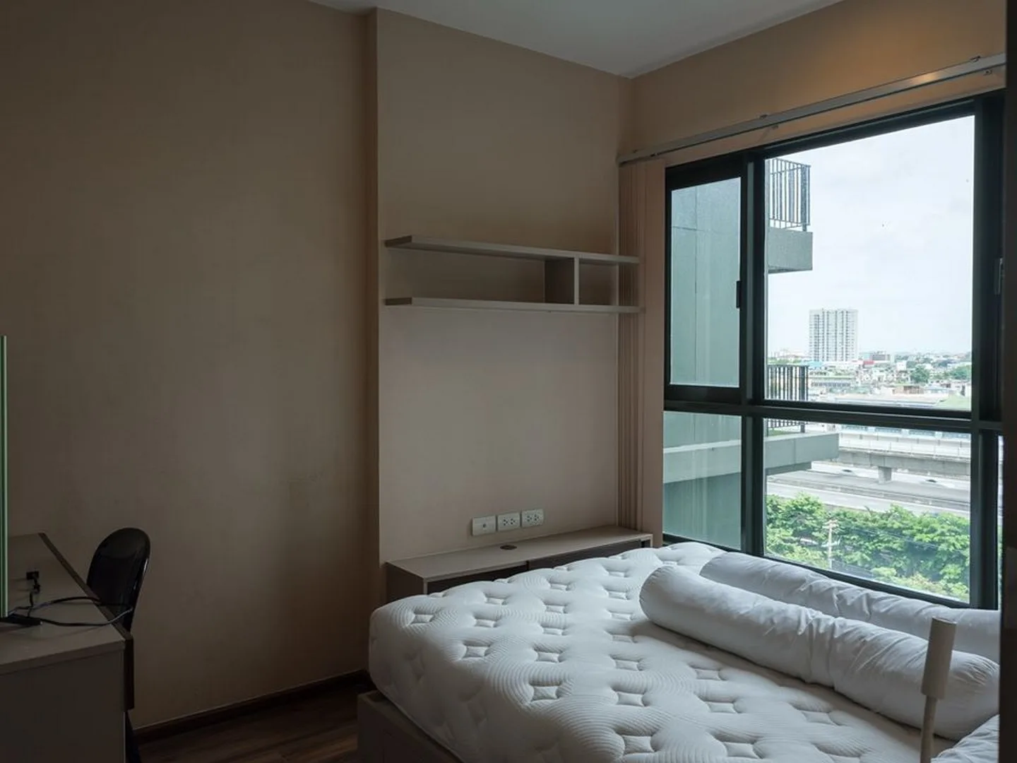 Teal Sathorn-taksin — photo 5
