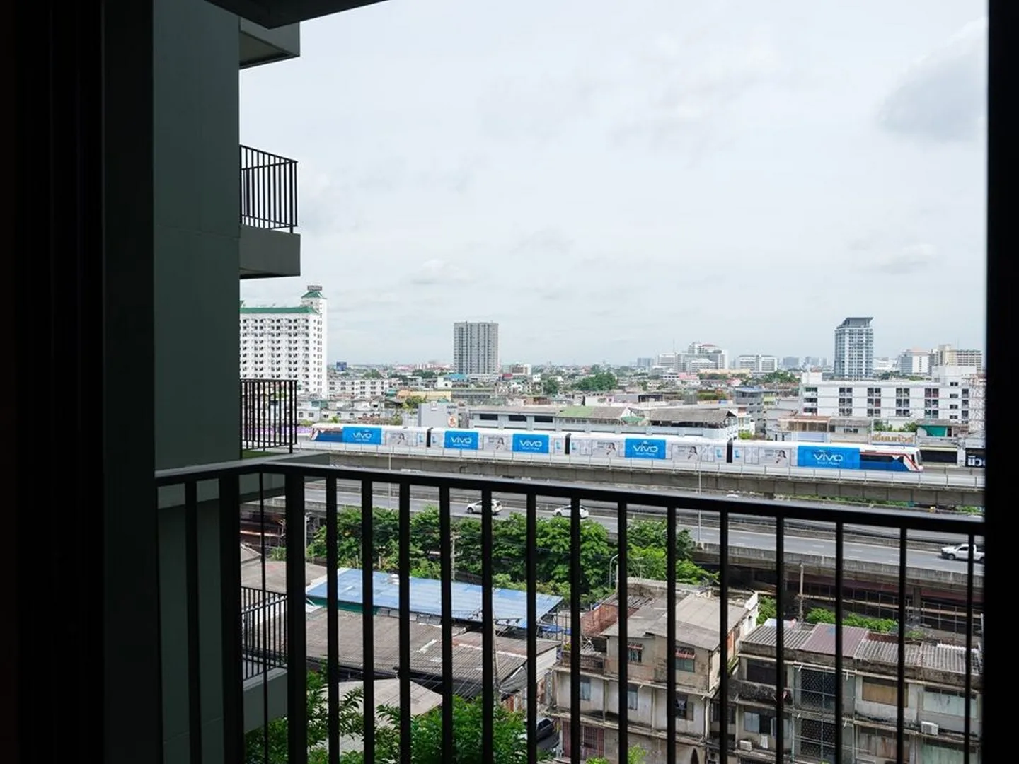 Teal Sathorn-taksin — photo 8