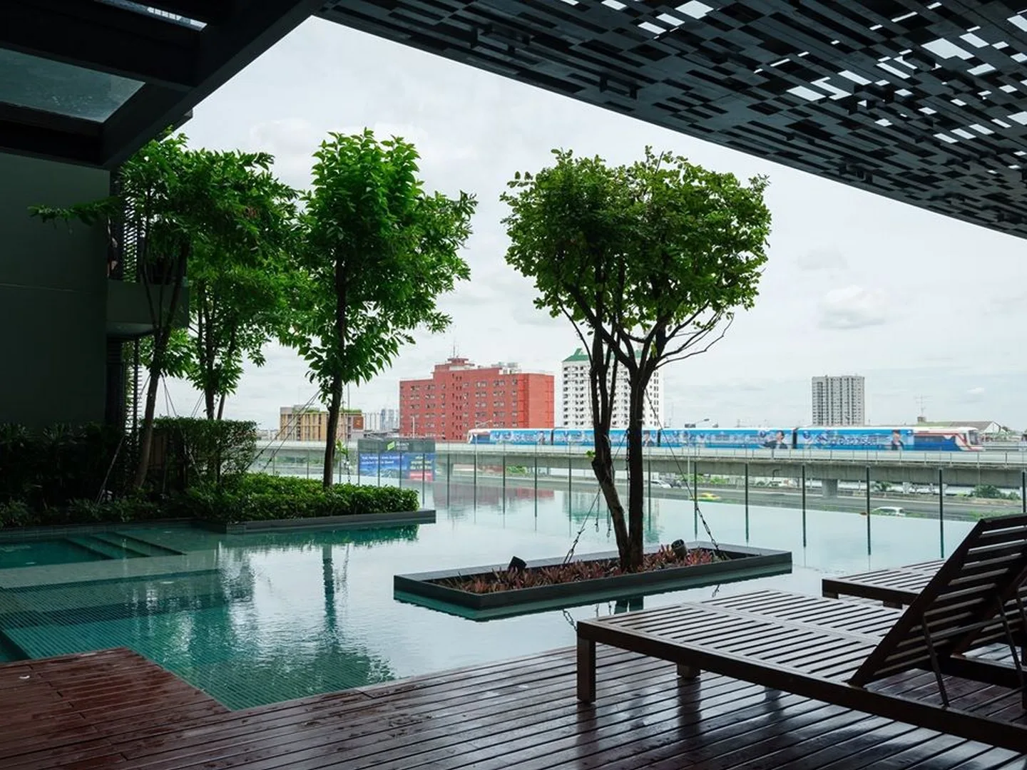 Teal Sathorn-taksin — photo 10