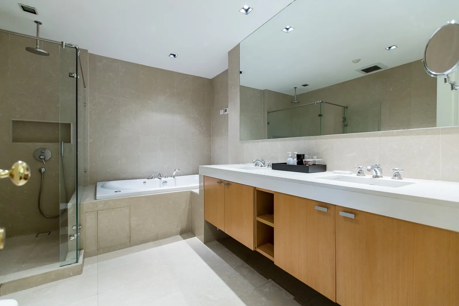 Athenee Residence — photo 16