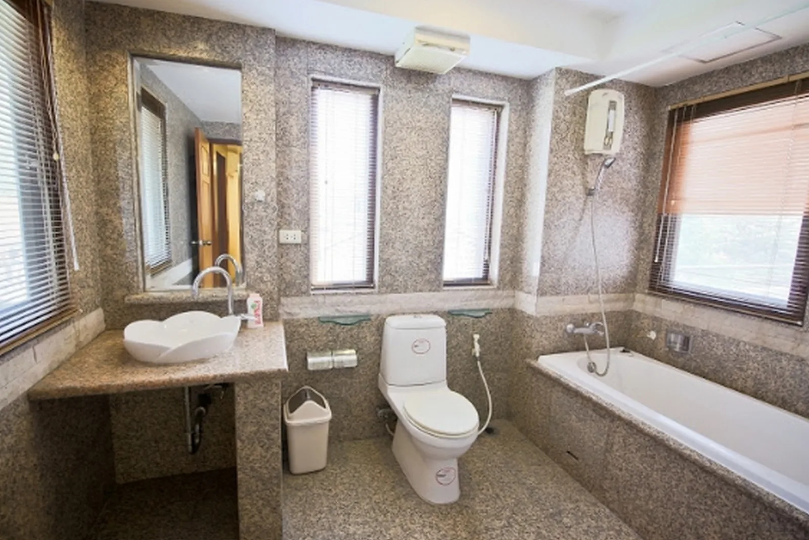 SAWIT SUITES — photo 7
