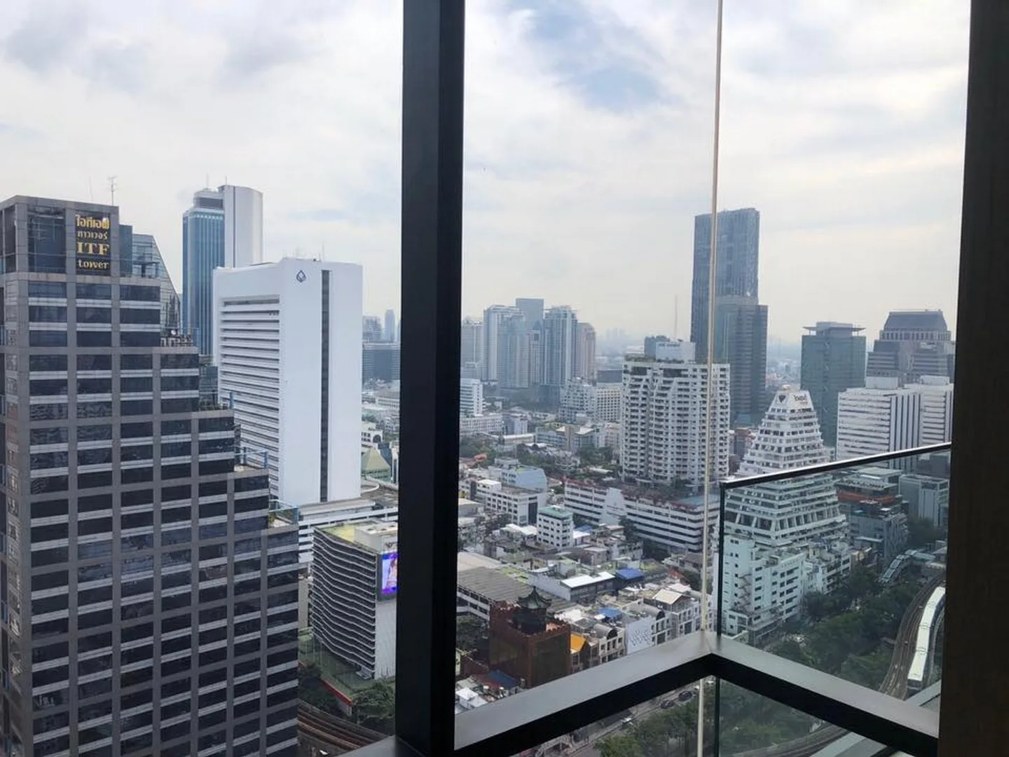 Ashton Silom — photo 7