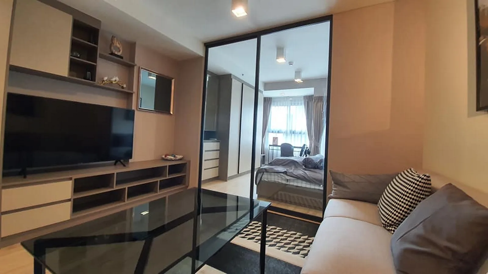 Ideo Sathorn - Wongwian Yai — photo 16