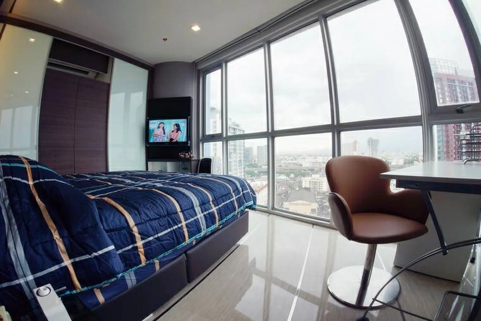 Sky Walk Condominium — photo 1