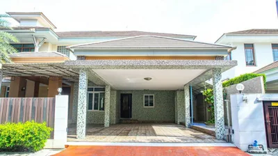 Moobaan Narasiri Pattanakarn-srinakarindra