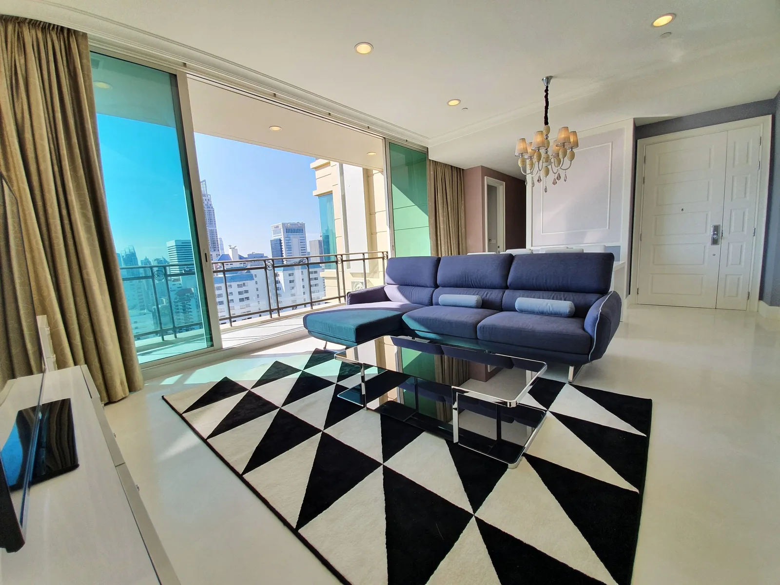 Royce Private Residences — photo 1