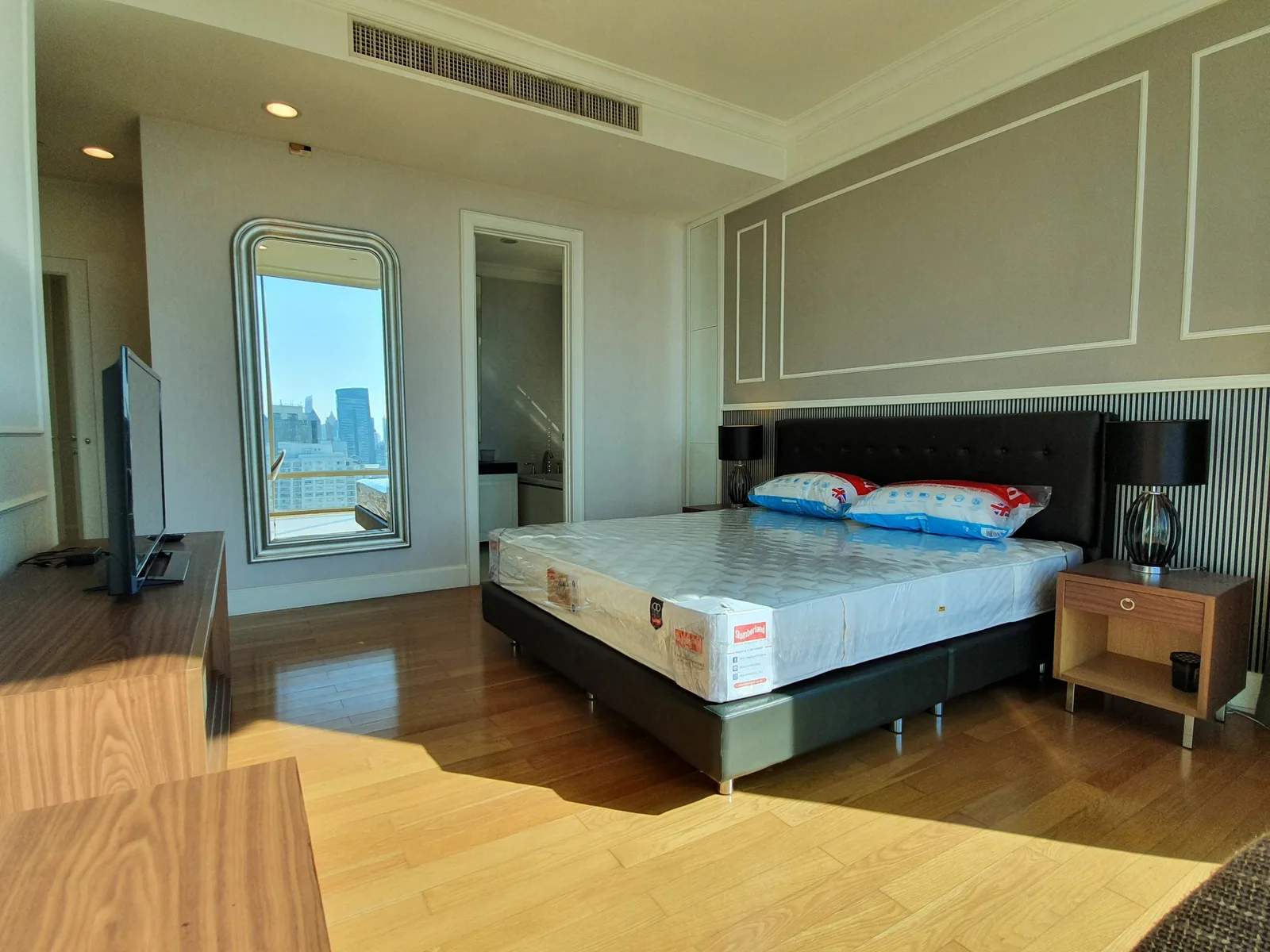 Royce Private Residences — photo 12