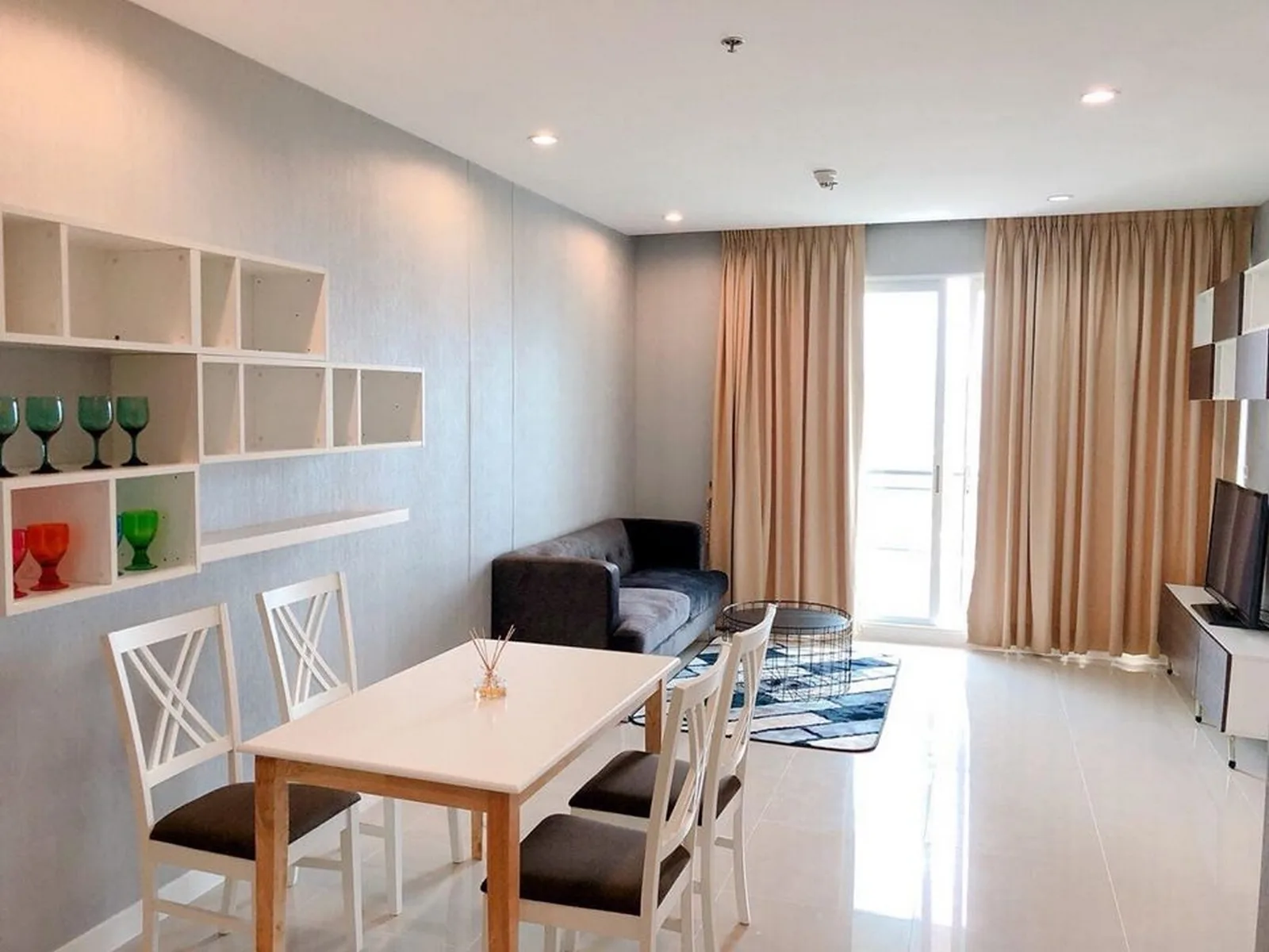 Circle Condominium — photo 1