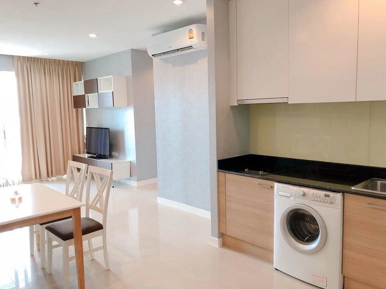 Circle Condominium — photo 2