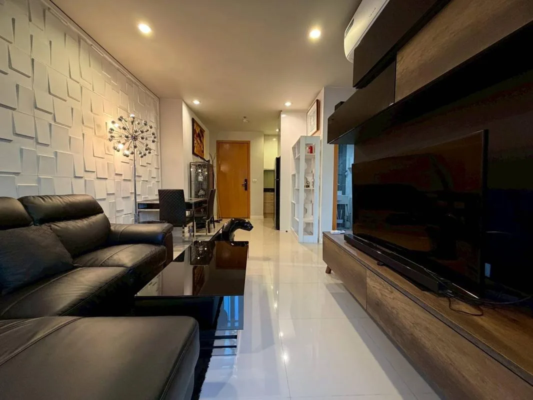 Circle Condominium — photo 1