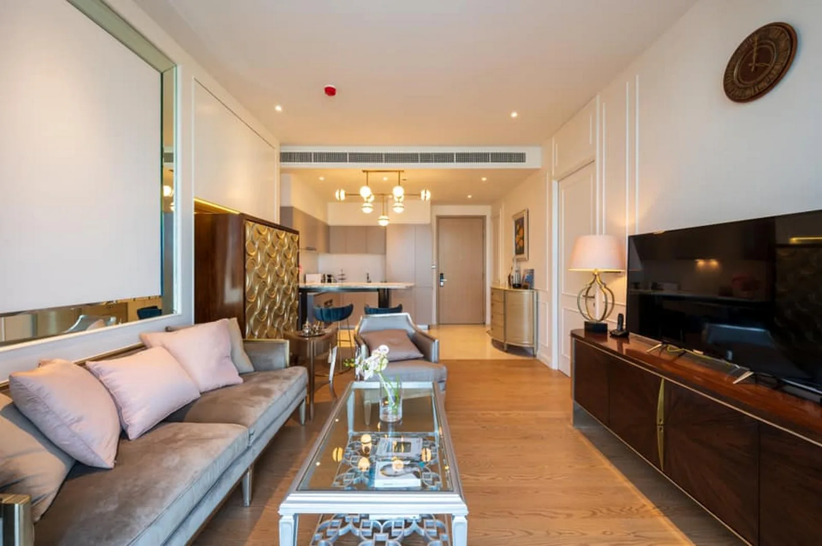 Magnolias Waterfront Residences — photo 1