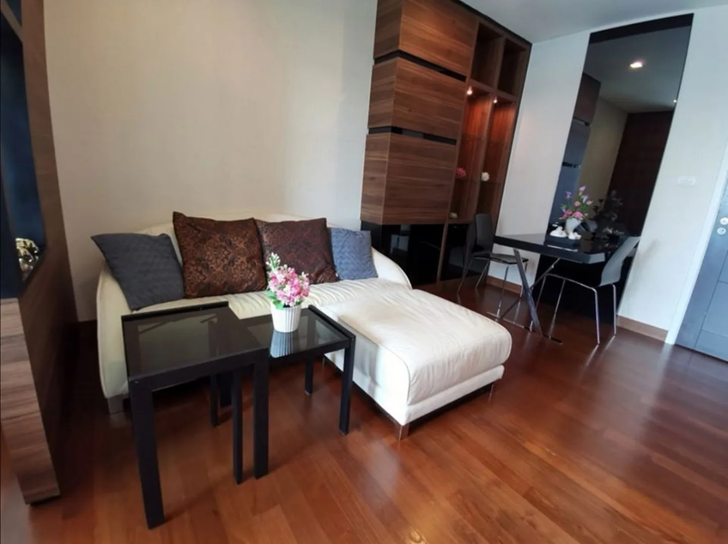 Ivy Thonglor — photo 2