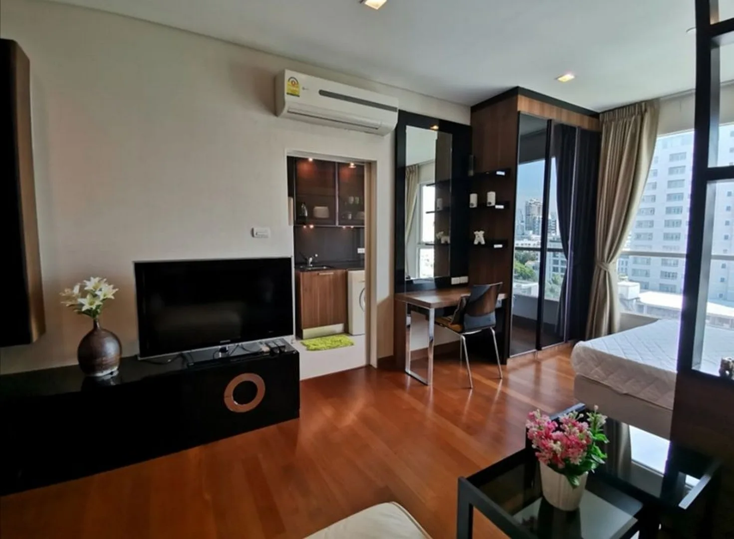 Ivy Thonglor — photo 6