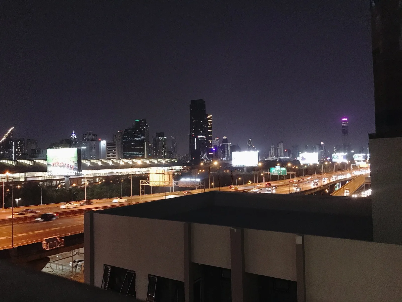 Chewathai Residence Asoke — photo 11