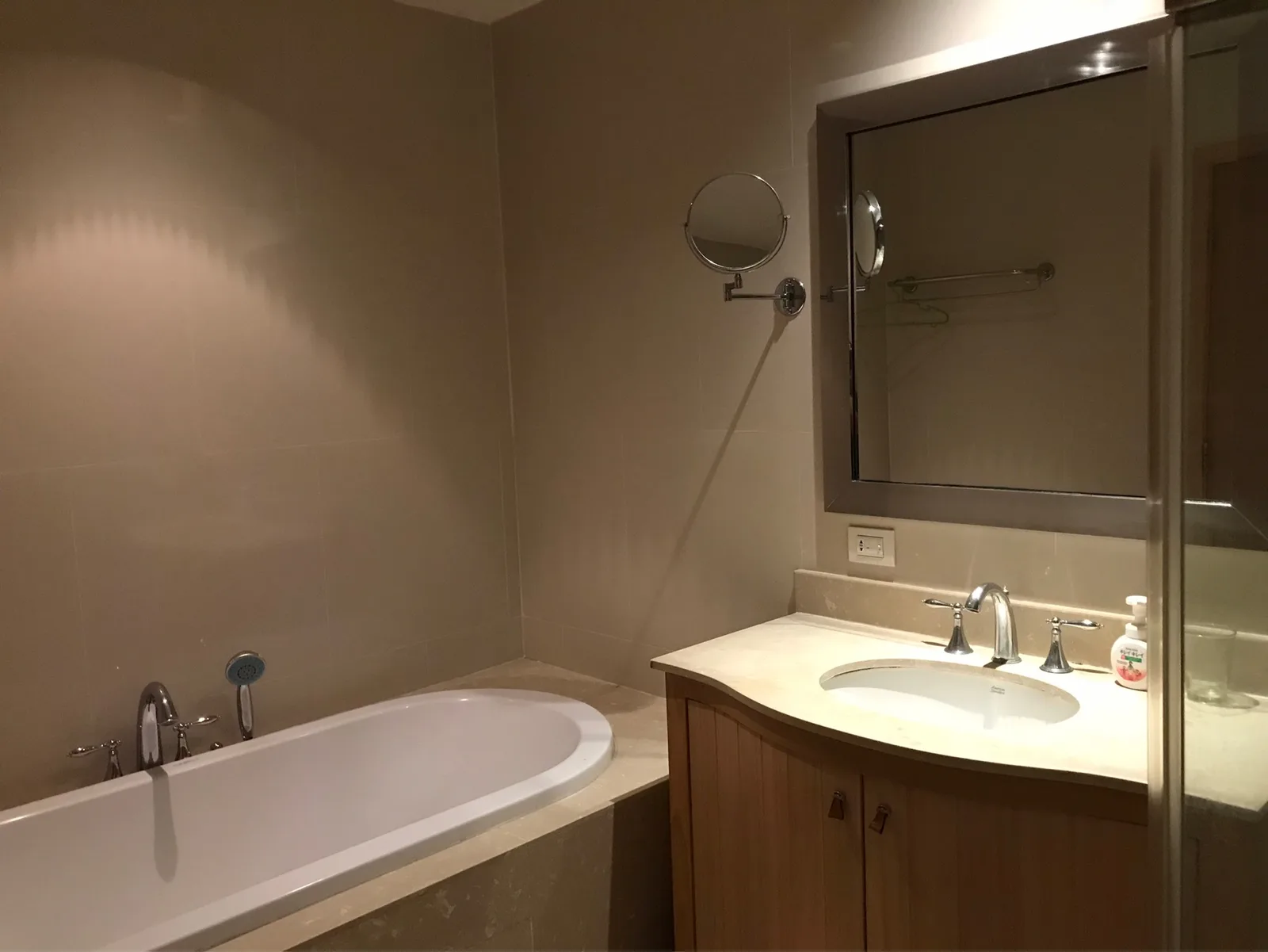 The Empire Place — photo 13
