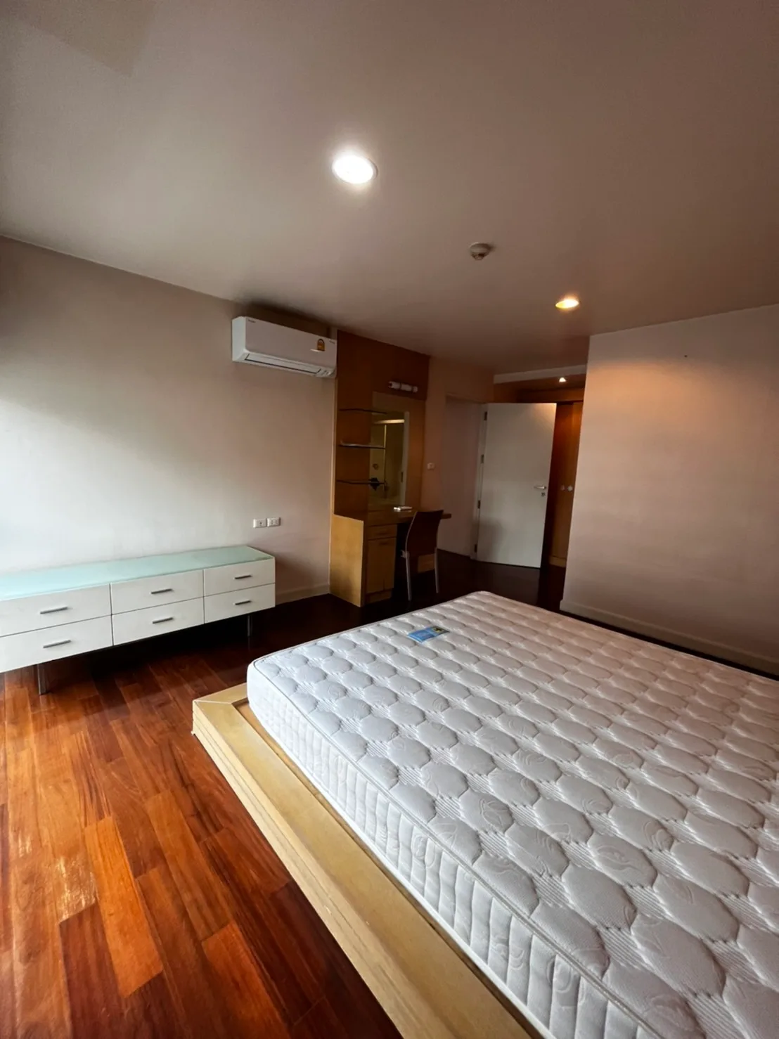 Urbana Sukhumvit 15 — photo 9