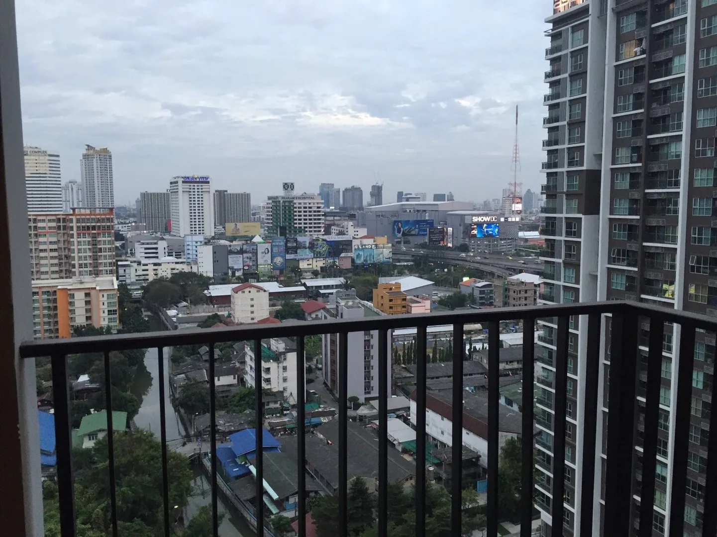 Condolette Midst Rama 9 — photo 8