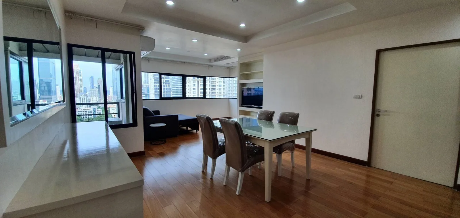 Sathorn Gardens — photo 1