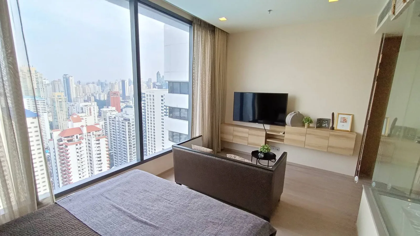 The Esse Asoke — photo 8