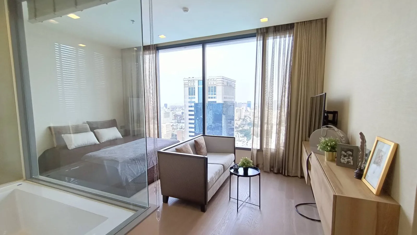 The Esse Asoke — photo 9