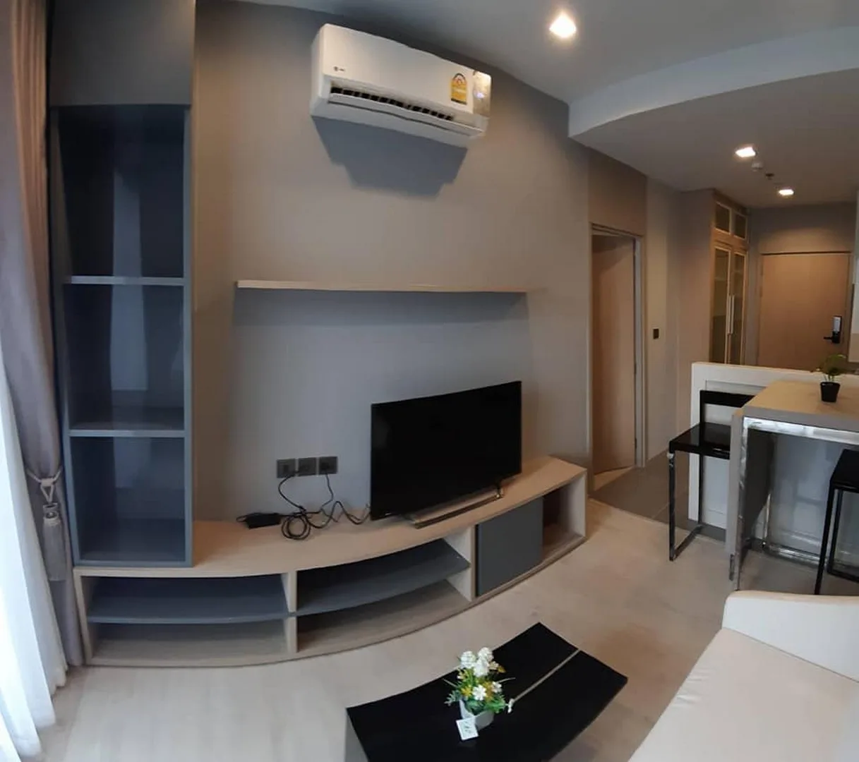 M Thonglor 10 — photo 2