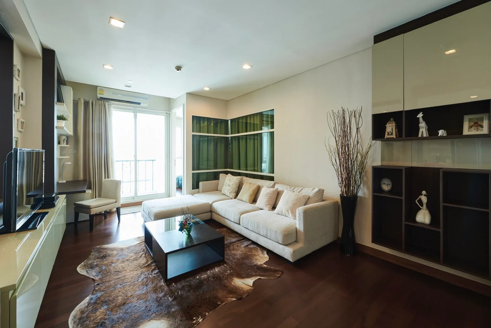 Ivy Thonglor — photo 3