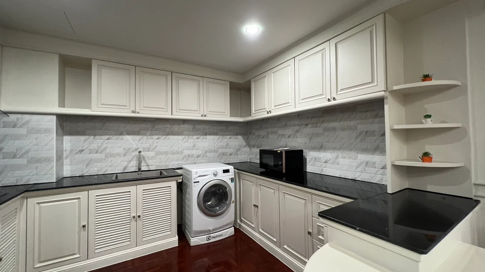 M Tower Apartment — photo 3