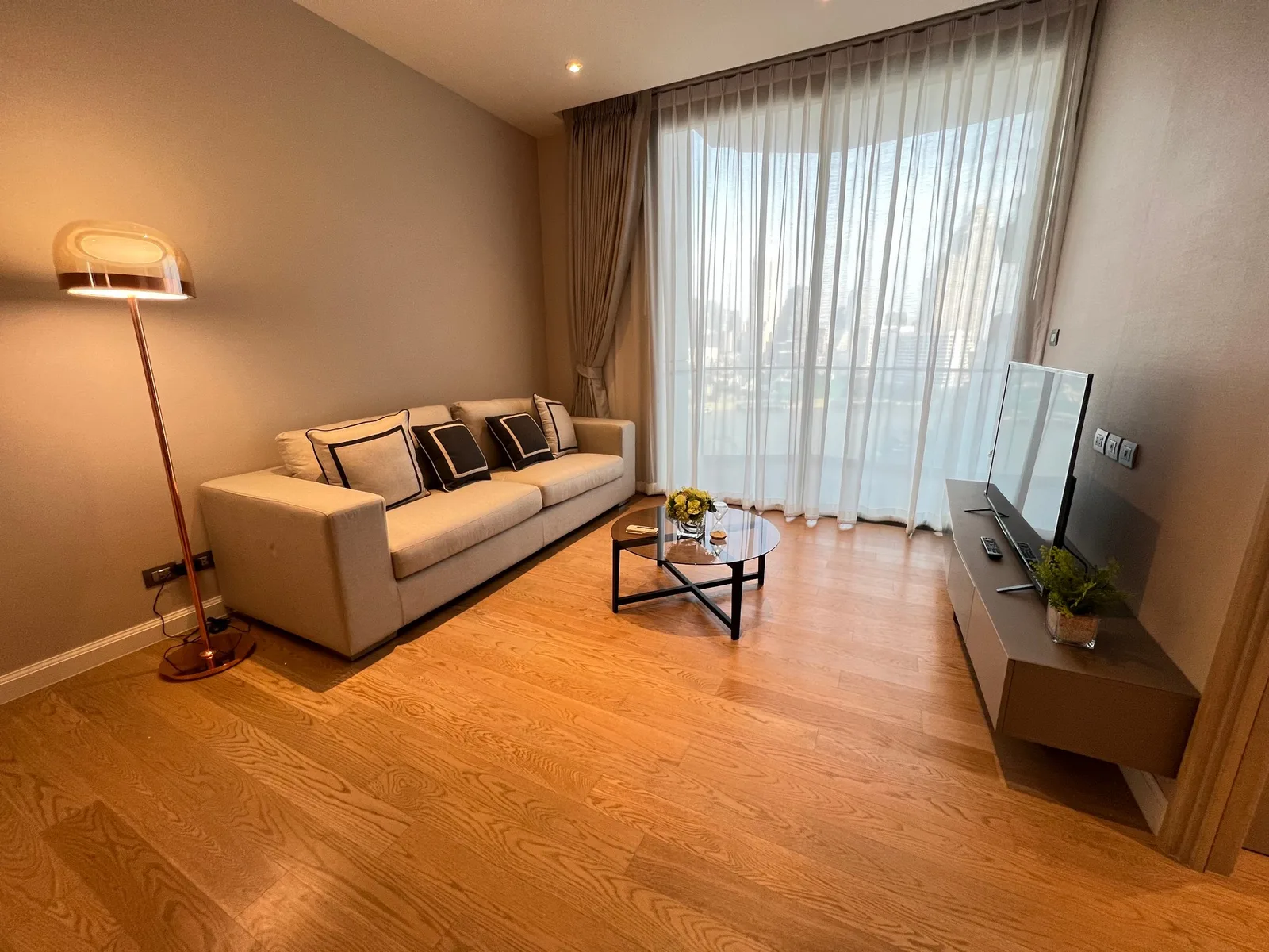 Magnolias Waterfront Residences — photo 2
