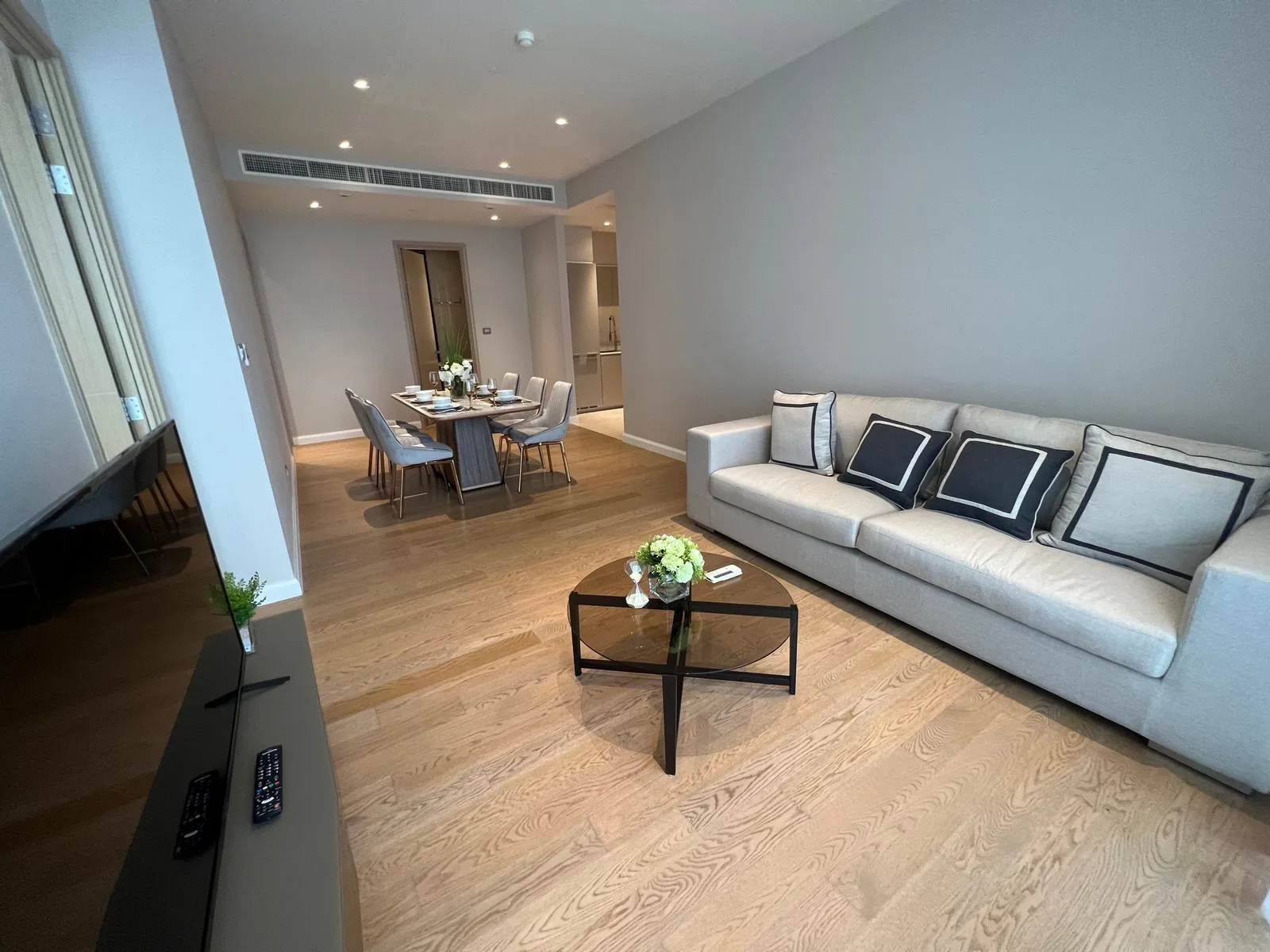 Magnolias Waterfront Residences — photo 3